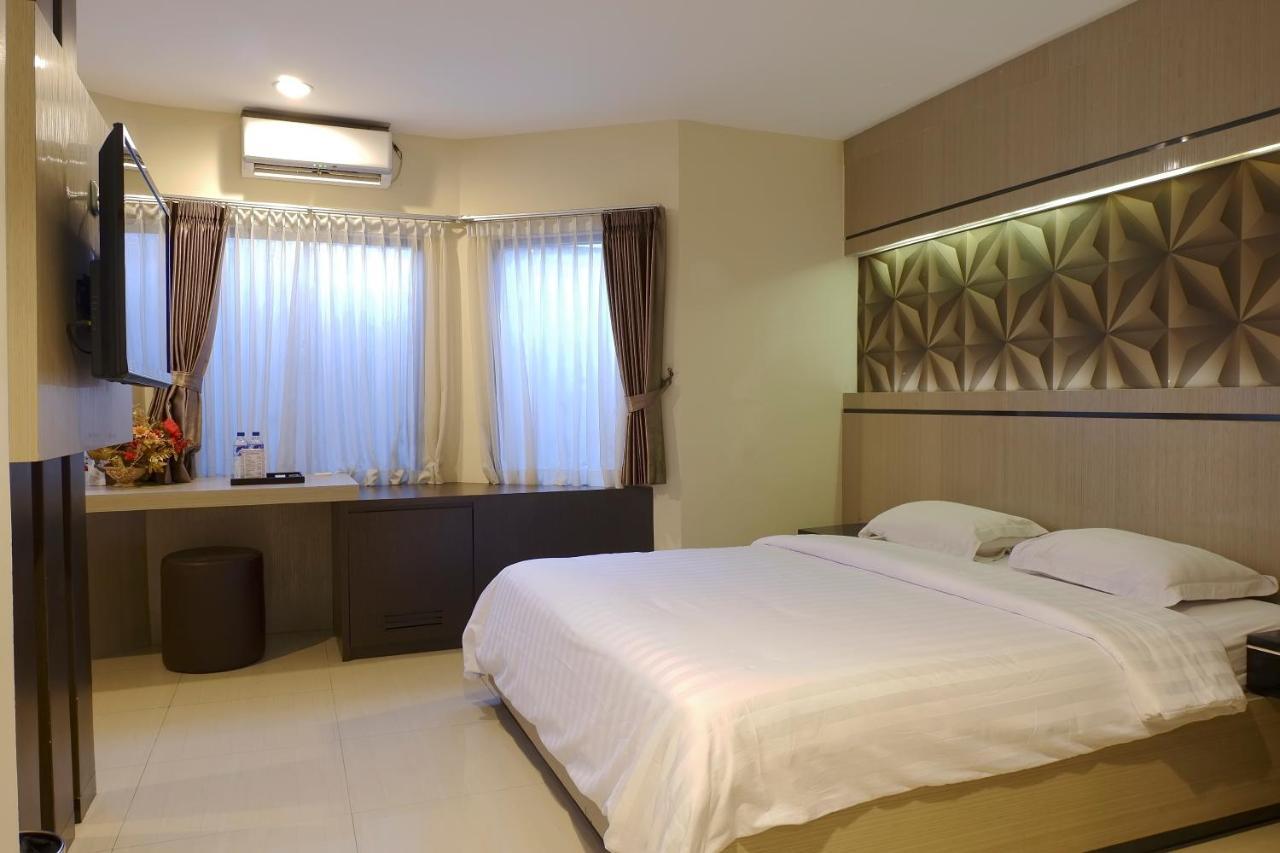 Alexander Hotel Tegal Tegal  Extérieur photo